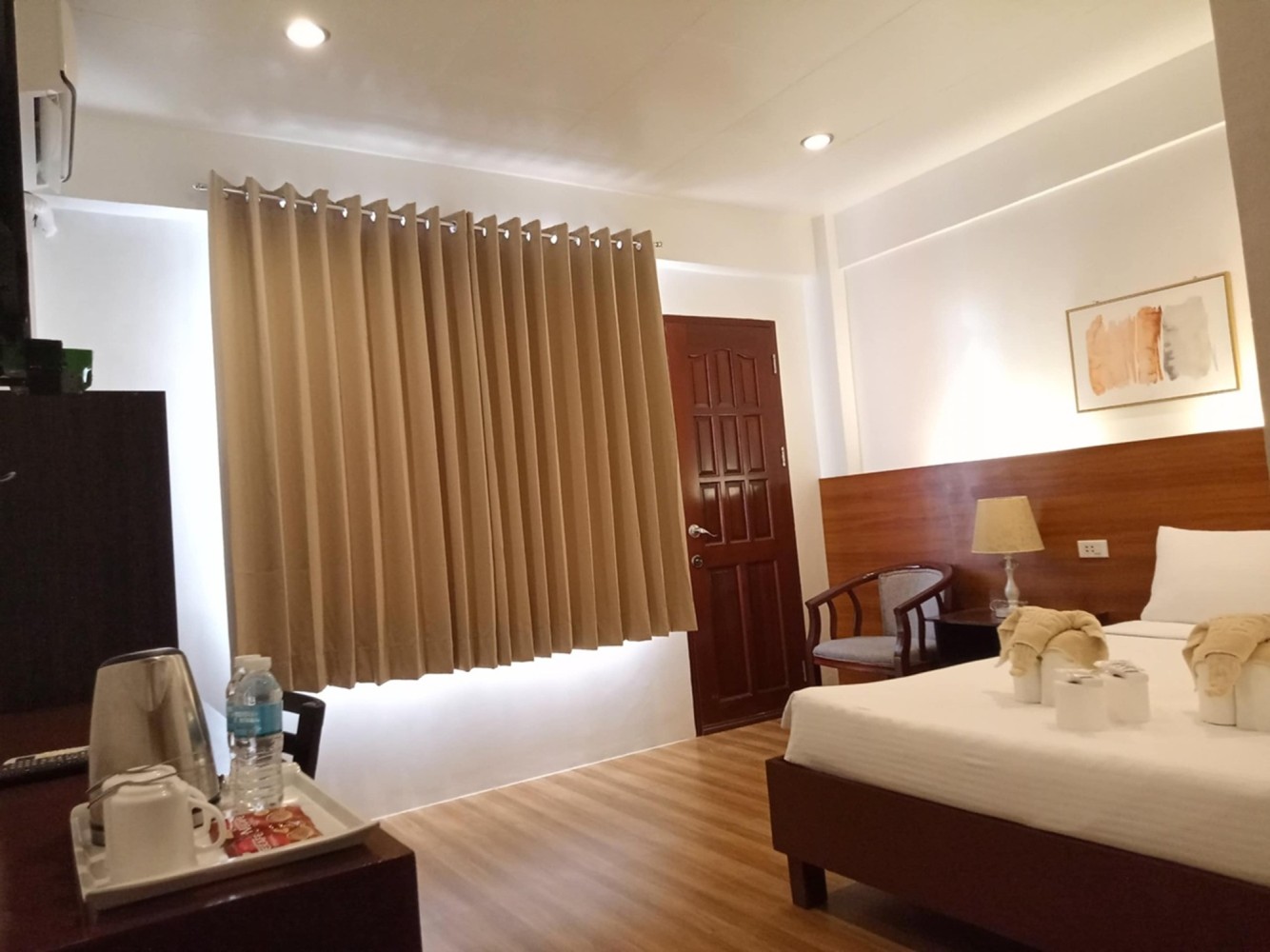 Deluxe Double Room at Zosimo’s Inn in Lazi, Siquijor — room interior