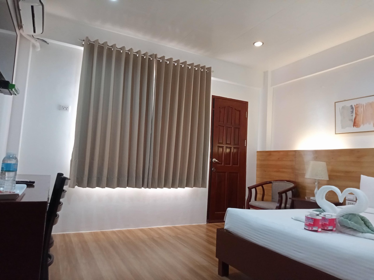 Deluxe Double Room at Zosimo’s Inn in Lazi, Siquijor — room interior