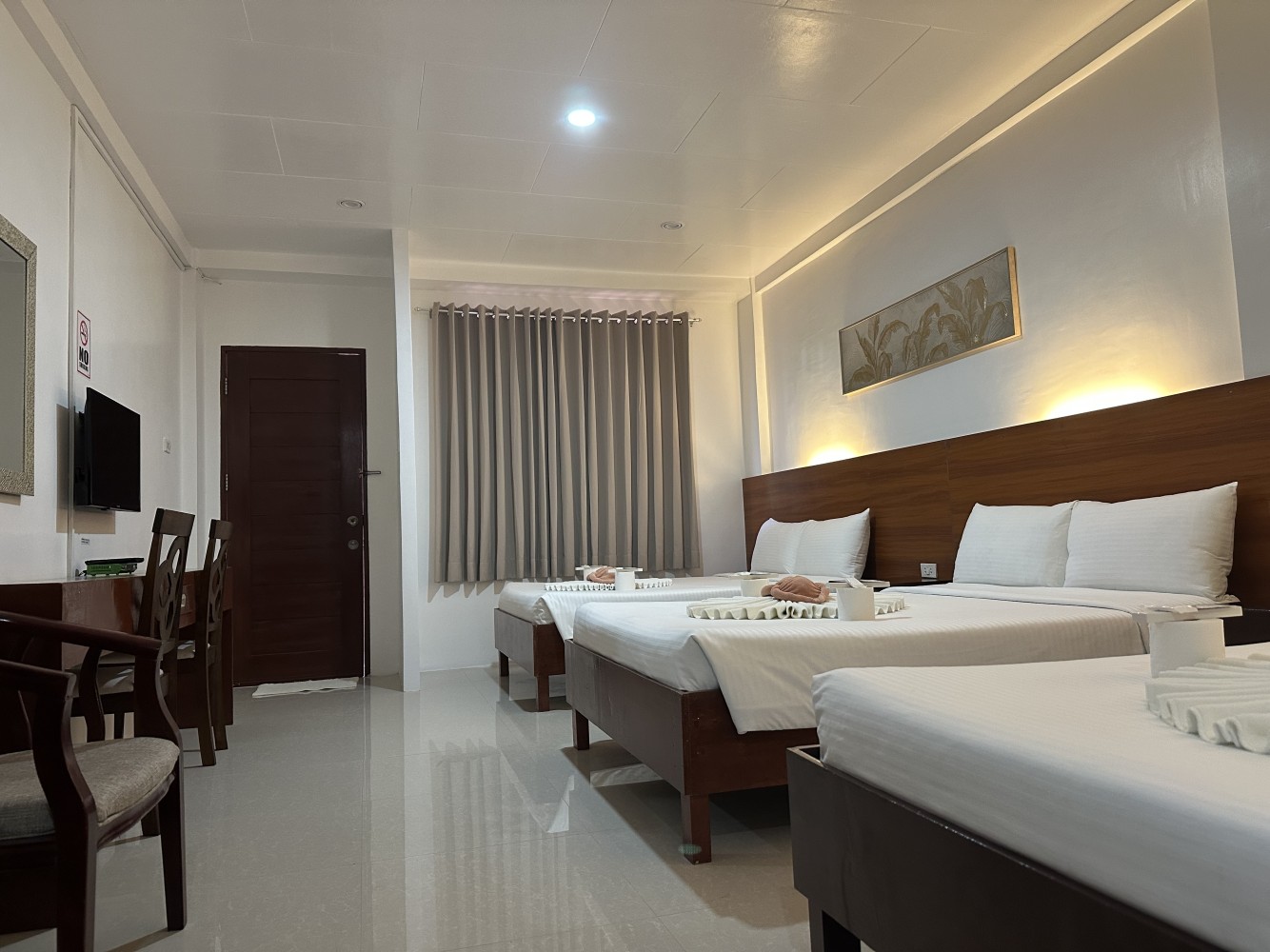 Studio Room at Zosimo’s Inn in Lazi, Siquijor — room interior