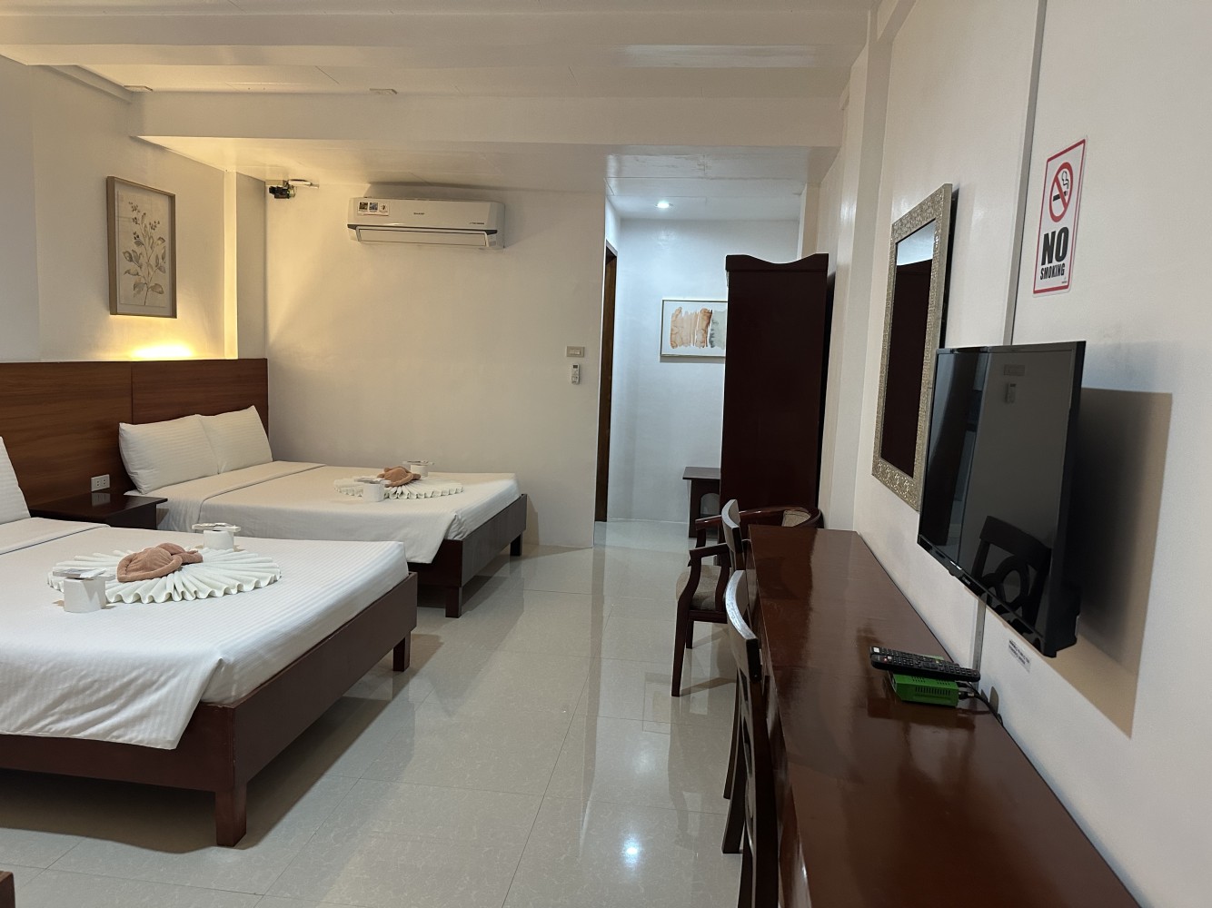 Studio Room at Zosimo’s Inn in Lazi, Siquijor — room interior
